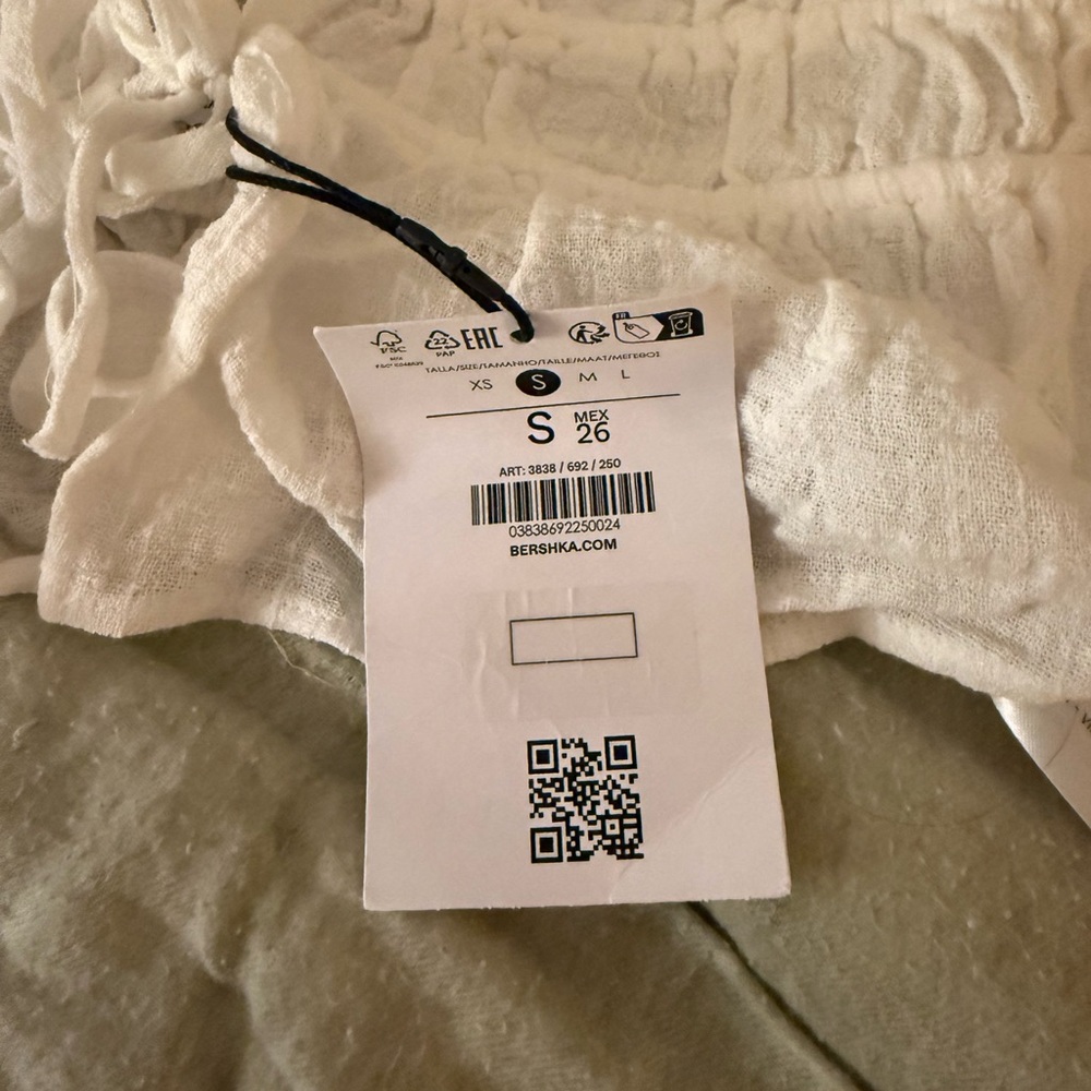 NWT: Berskha White Halter Tie-Front Top - Picture 3 of 3
